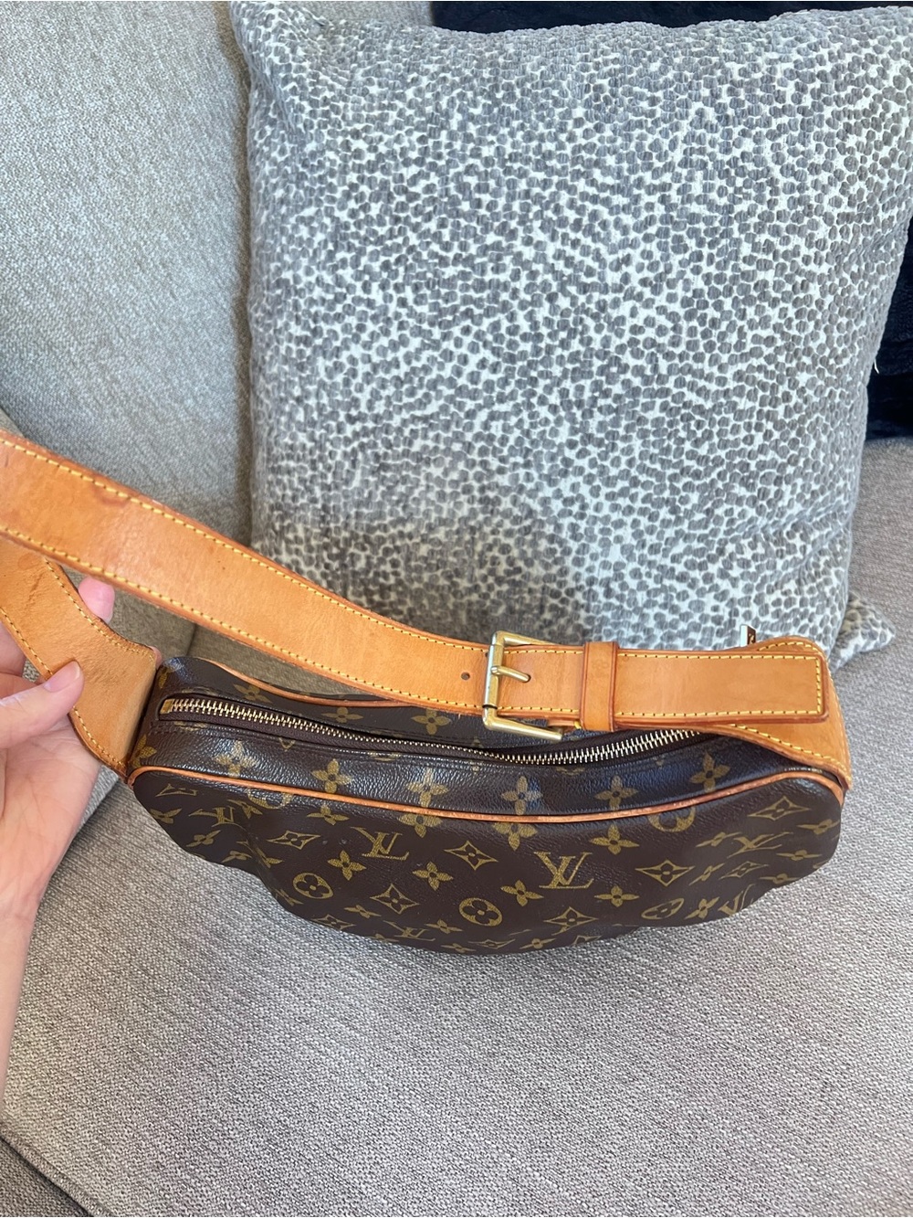 Louis Vuitton Croissant MM Signature Monogram Shoulder Bag - Picture 7 of 15